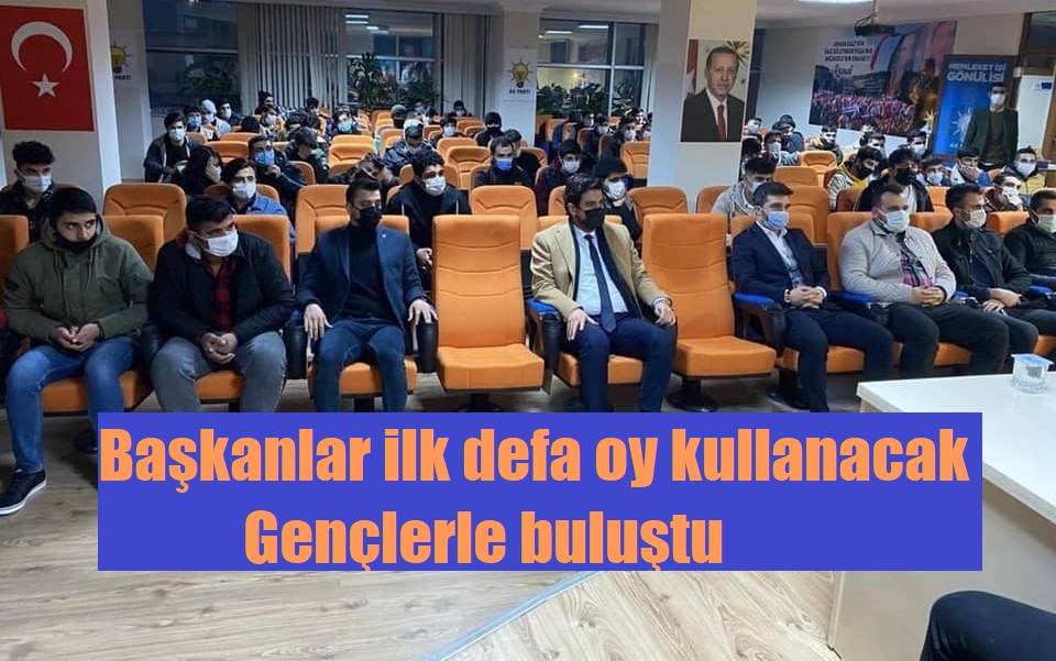 Başkanlar ilk kez oy kullanacak gençlerle buluştu